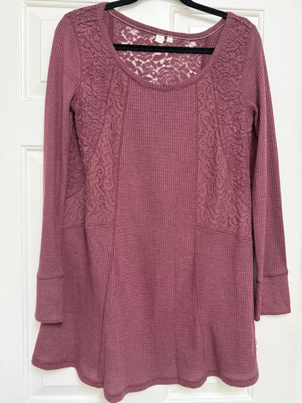 Mauve Lace Panel Waffle-Knit Tunic
Beautiful tunic length is 31"
Non smoking hom